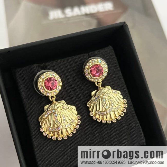 New ☑️ CHANEL Chanel c2 double c gold shell 🐚 pink diamond stud earrings