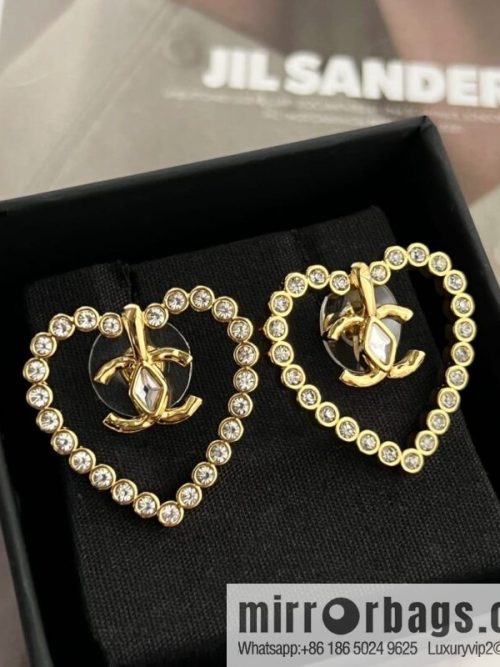 New ☑️ CHANEL Chanel double c peach heart love stud earrings