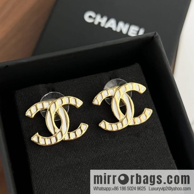 New ☑️ CHANEL Chanel c1 double c white wavy black gold edge stud earrings - Image 3
