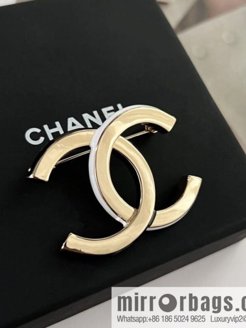 New ☑️ CHANEL Chanel double c black and white smooth brooch