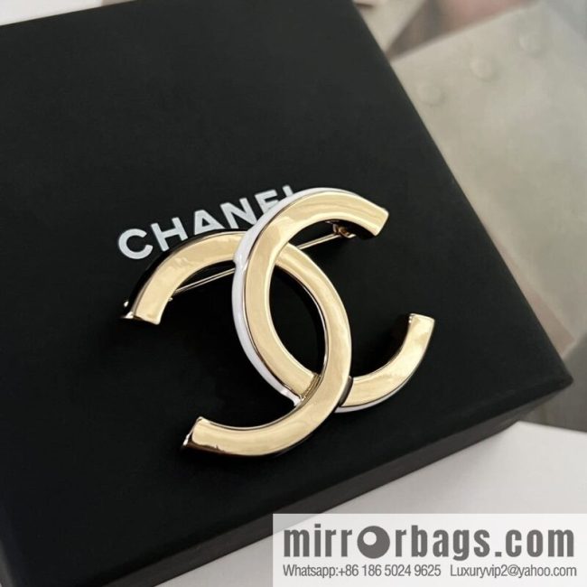 New ☑️ CHANEL Chanel double c black and white smooth brooch