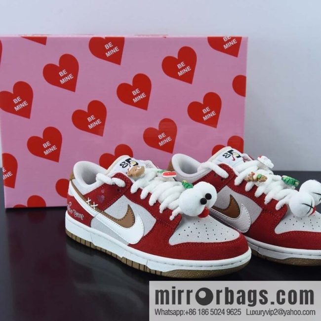 Nike Dunk Low SE \"85\" Classic Vintage Casual Shoes Christmas Theme SKU DO9457 112