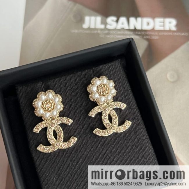 New ☑️ CHANEL Chanel c2 double c pink diamond flower stud earrings