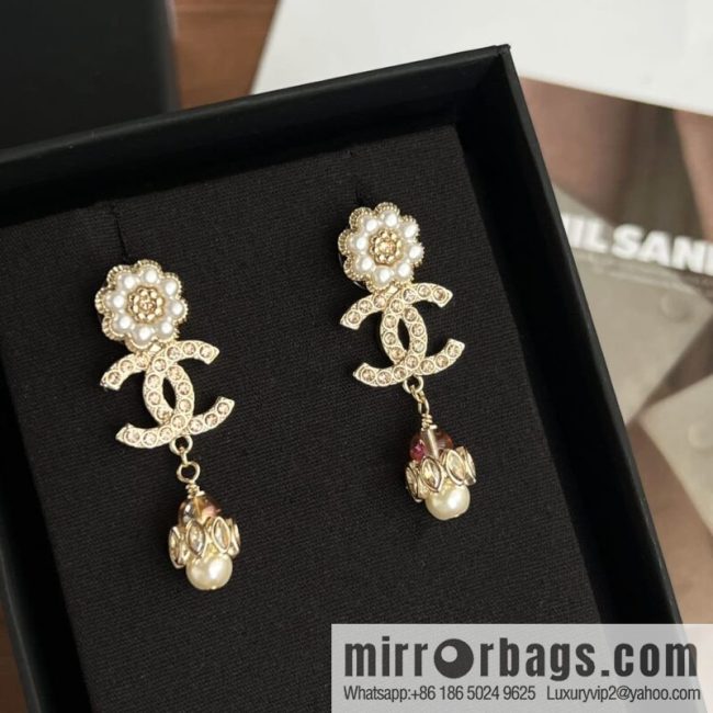New ☑️ CHANEL Chanel c3 double c pink diamond pearl flower stud earrings