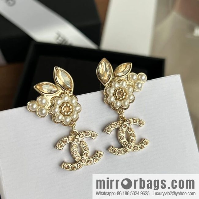 New ☑️ CHANEL Chanel c2 double c pink diamond flower stud earrings