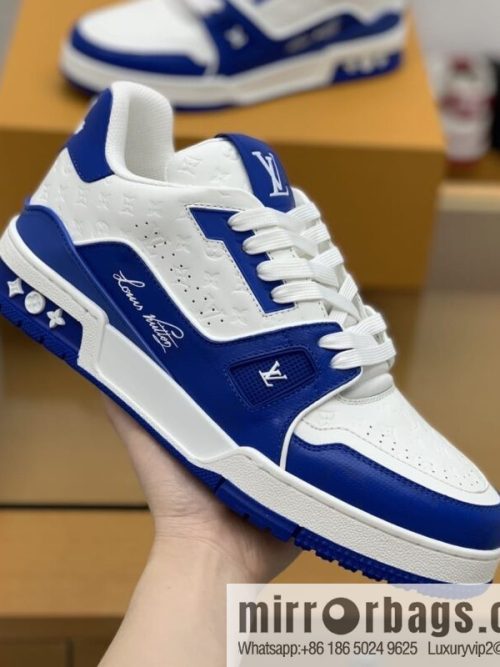 LV/Louis Vuitton uses color-matching calfskin to make high-end men\'s sports running shoes