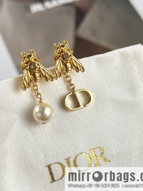 New ☑️ DIOR Dior Bee CD pearl stud earrings
