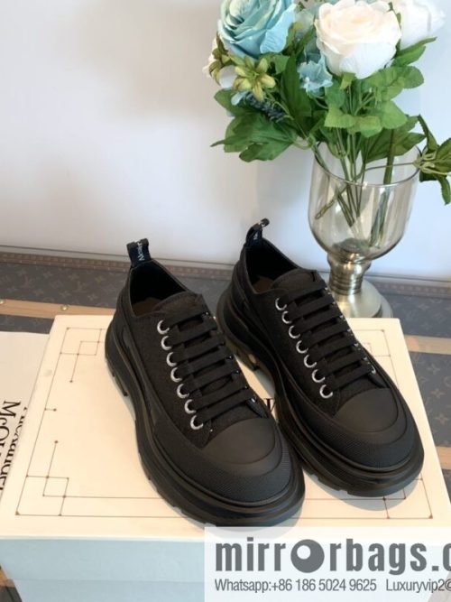 𝐀𝐥𝐞𝐱𝐚𝐧𝐝𝐞𝐫*𝐌𝐜𝐐𝐮𝐞𝐧 McQueen classic canvas platform white shoes