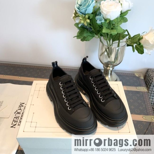 𝐀𝐥𝐞𝐱𝐚𝐧𝐝𝐞𝐫*𝐌𝐜𝐐𝐮𝐞𝐧 McQueen classic canvas platform white shoes