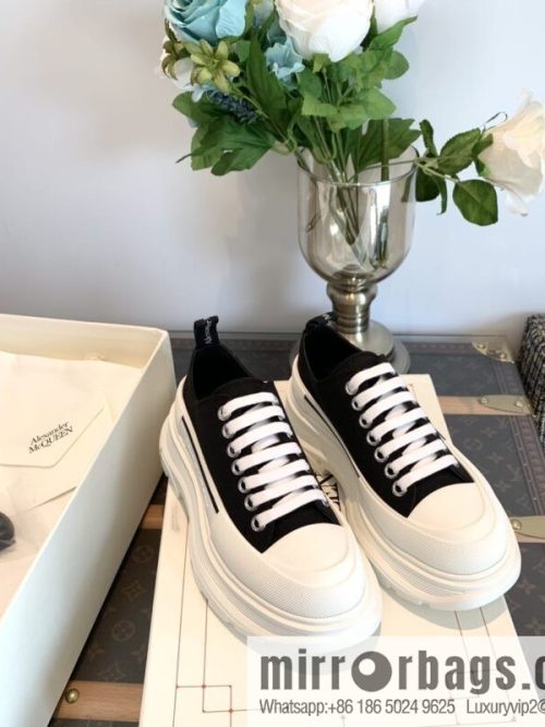 𝐀𝐥𝐞𝐱𝐚𝐧𝐝𝐞𝐫*𝐌𝐜𝐐𝐮𝐞𝐧 McQueen classic canvas platform white shoes