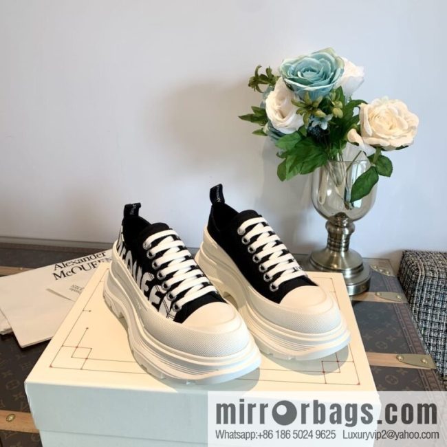 𝐀𝐥𝐞𝐱𝐚𝐧𝐝𝐞𝐫*𝐌𝐜𝐐𝐮𝐞𝐧 McQueen classic canvas platform white shoes
