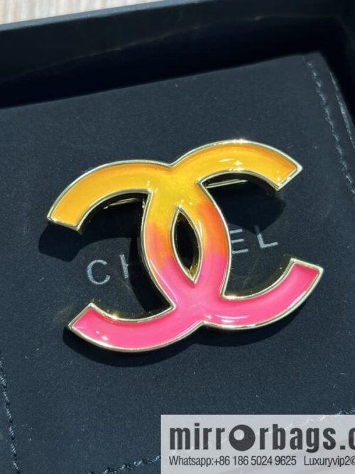 New ☑️ CHANEL Chanel double c gradual change pink brooch