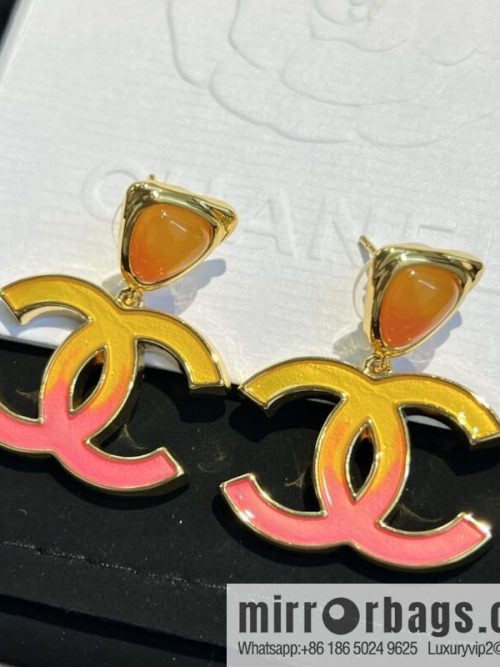 New ☑️ CHANEL Chanel c2 double c gradual change pink stud earrings