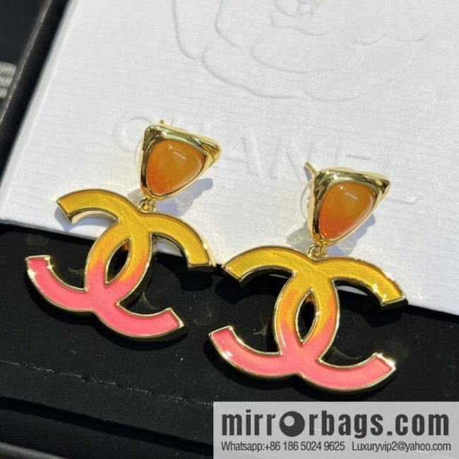 New ☑️ CHANEL Chanel c2 double c gradual change pink stud earrings