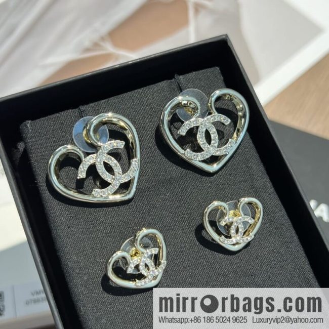 New ☑️ CHANEL Chanel c1 double c cut-out peach heart love stud earrings
