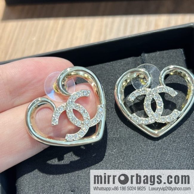 New ☑️ CHANEL Chanel c1 double c cut-out peach heart love stud earrings - Image 2