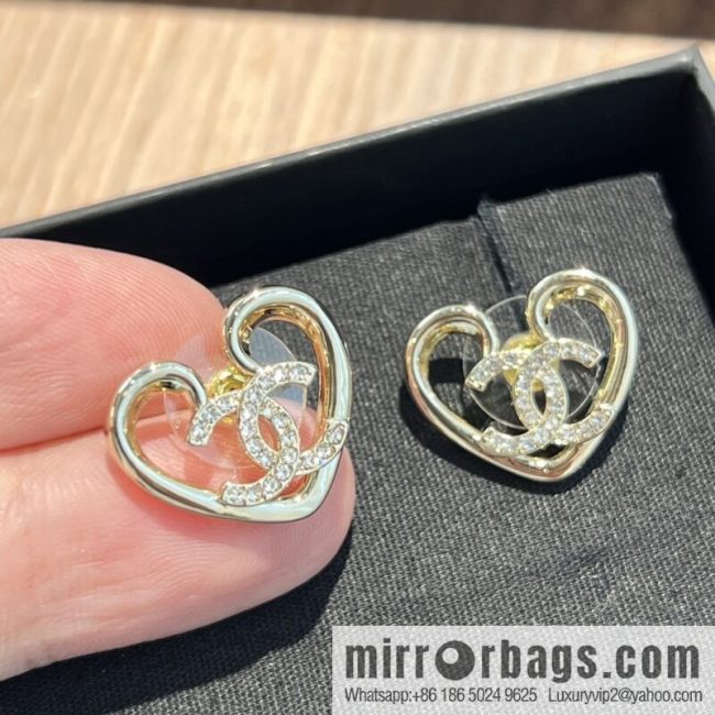 New ☑️ CHANEL Chanel c1 double c cut-out peach heart love stud earrings - Image 3