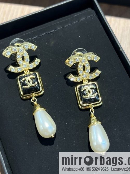 New ☑️ CHANEL Chanel c3 double c full diamond square pearl stud earrings