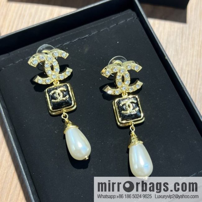New ☑️ CHANEL Chanel c3 double c full diamond square pearl stud earrings