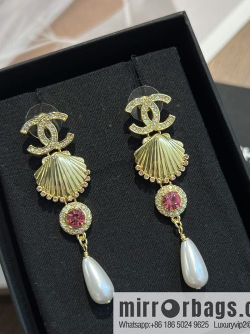 New ☑️ CHANEL Chanel c4 double c gold shell 🐚 stud earrings