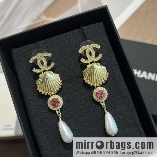 New ☑️ CHANEL Chanel c4 double c gold shell 🐚 stud earrings