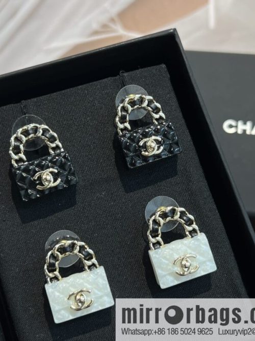 New ☑️ CHANEL Chanel c1 double c lock bag stud earrings
