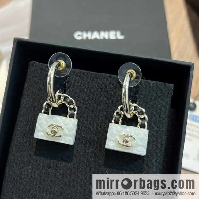 New ☑️ CHANEL Chanel c2 double c lock bag stud earrings - Image 2