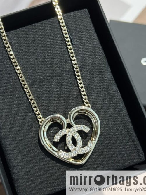 New ☑️ CHANEL Chanel double c cut-out peach heart love necklace