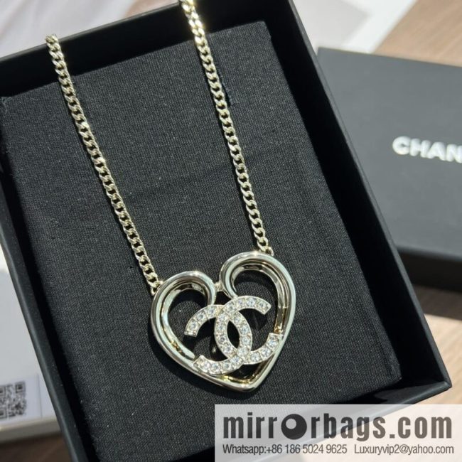 New ☑️ CHANEL Chanel double c cut-out peach heart love necklace