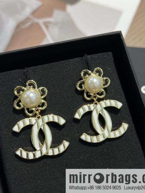New ☑️ CHANEL Chanel c2 double c wavy stud earrings