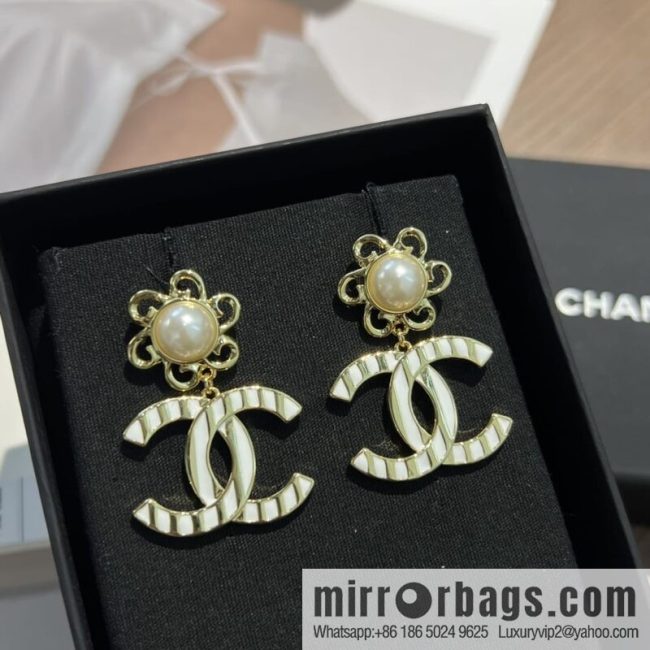 New ☑️ CHANEL Chanel c2 double c wavy stud earrings