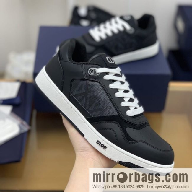 Dior uses black smooth cow leather (fabric) carefully made men\'s low-top sneakers