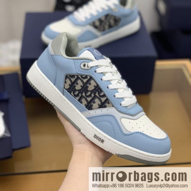 Dior uses black smooth cow leather (fabric) carefully made men\'s low-top sneakers