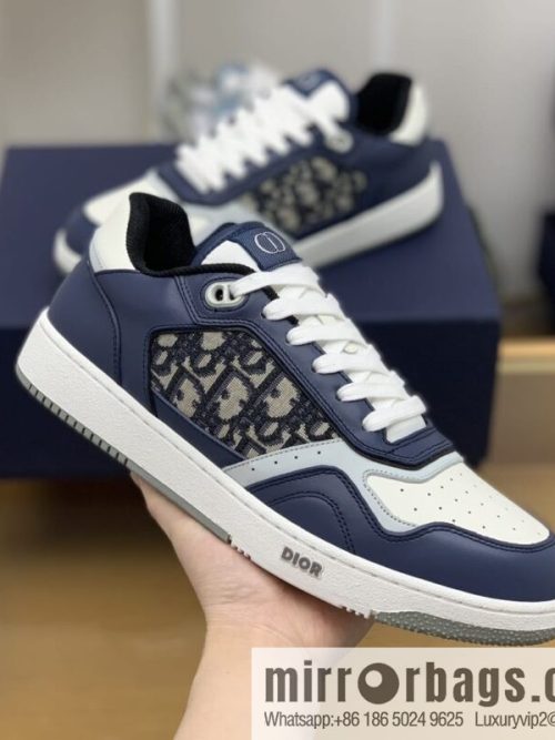 Dior uses black smooth cow leather (fabric) carefully made men\'s low-top sneakers