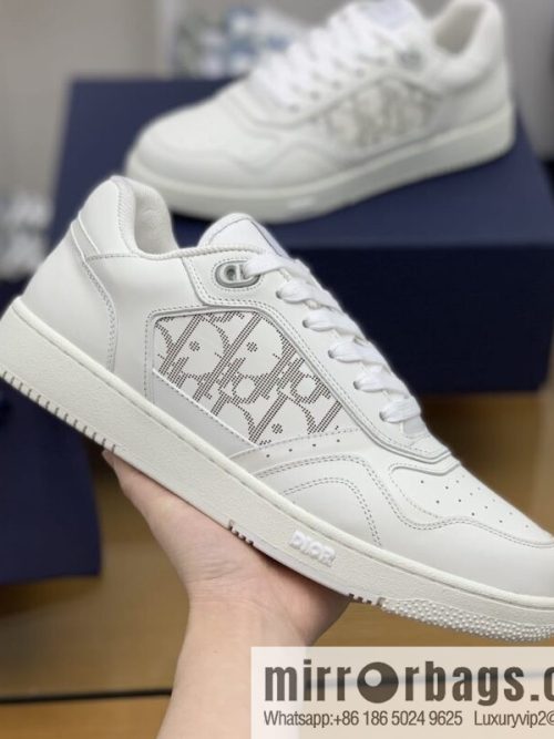 Dior uses black smooth cow leather (fabric) carefully made men\'s low-top sneakers