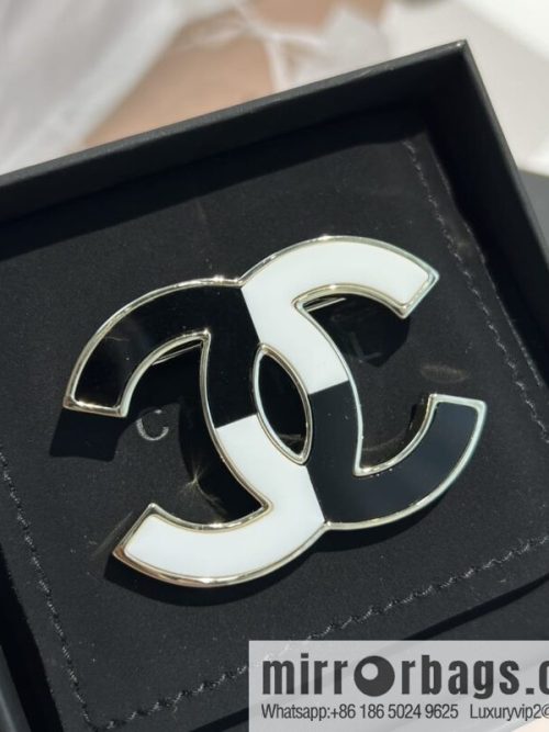 New ☑️ CHANEL Chanel double c black and white brooch