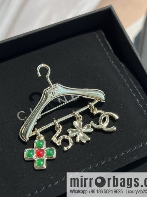 New ☑️ CHANEL Chanel double c hanger fringed brooch