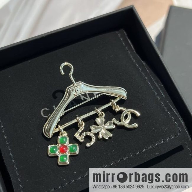 New ☑️ CHANEL Chanel double c hanger fringed brooch