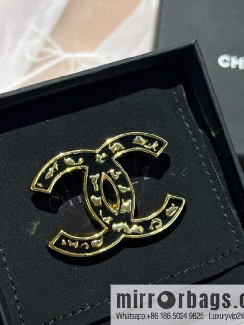 New ☑️ CHANEL Chanel double c glazed enamel black brooch