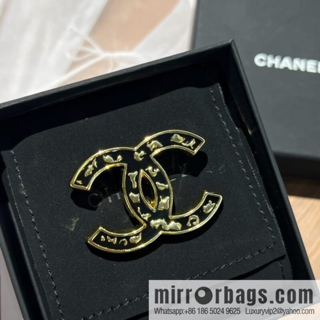 New ☑️ CHANEL Chanel double c glazed enamel black brooch