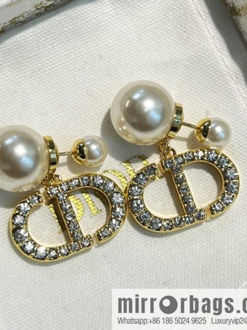 New ☑️ DIOR Dior size pearl full diamond CD stud earrings