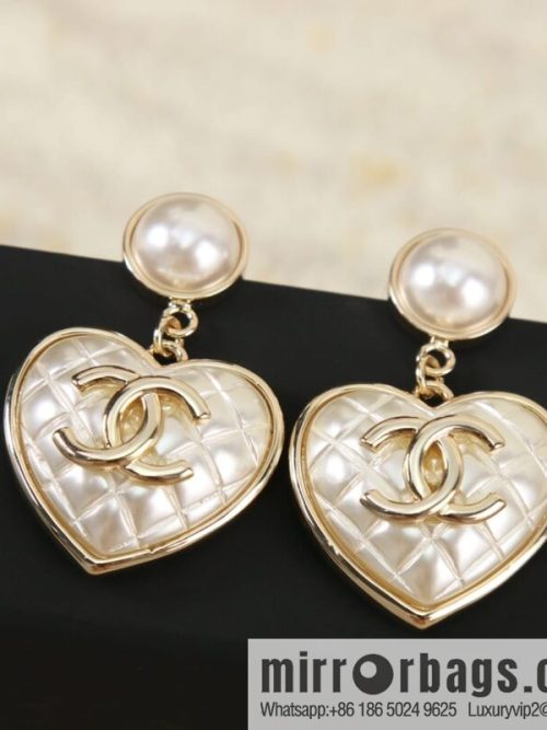 New ☑️ CHANEL Chanel c2 double c rhombus peach heart love stud earrings