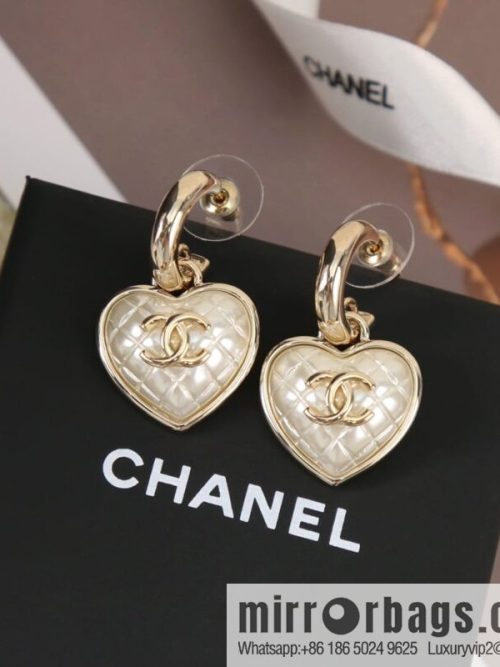 New ☑️ CHANEL Chanel c2 double c rhombus peach heart love stud earrings