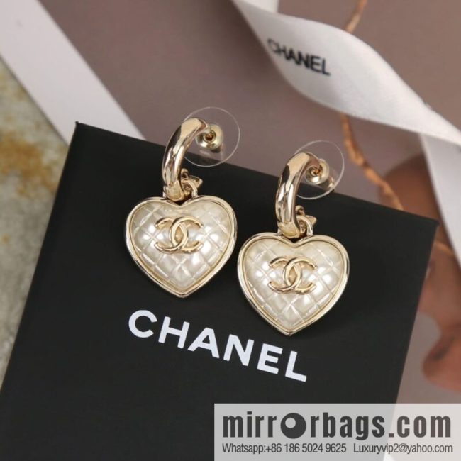 New ☑️ CHANEL Chanel c2 double c rhombus peach heart love stud earrings