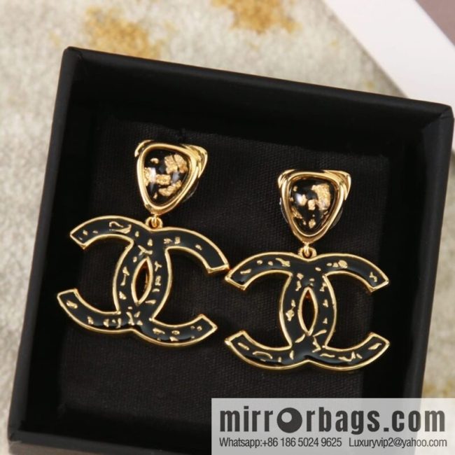 New ☑️ CHANEL Chanel c2 double c triangle gold edge stud earrings