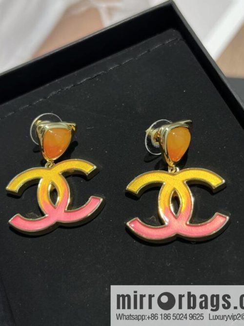 New ☑️ CHANEL Chanel c2 double c gradual change pink stud earrings