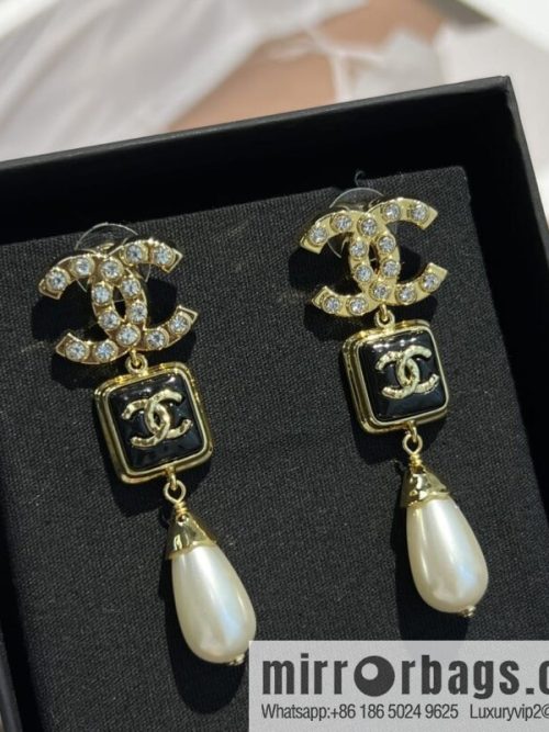 New ☑️ CHANEL Chanel c3 double c full diamond square pearl stud earrings