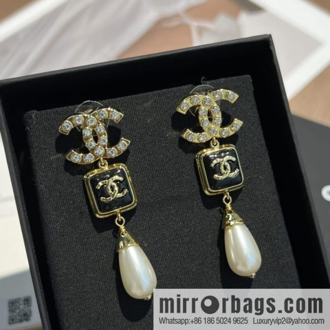 New ☑️ CHANEL Chanel c3 double c full diamond square pearl stud earrings