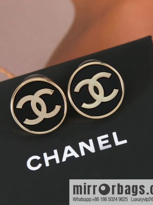 New ☑️ CHANEL Chanel c1 double c round stud earrings