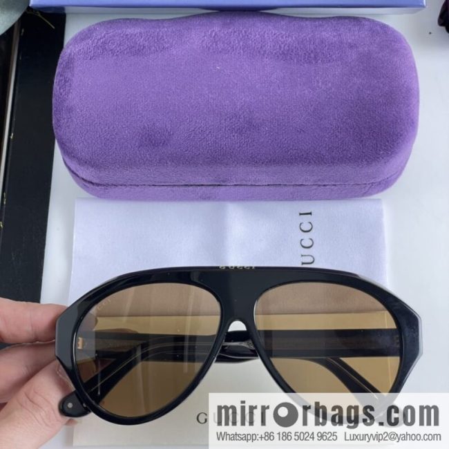 GUCCI Gucci Classic Unisex Sunglasses - Image 4